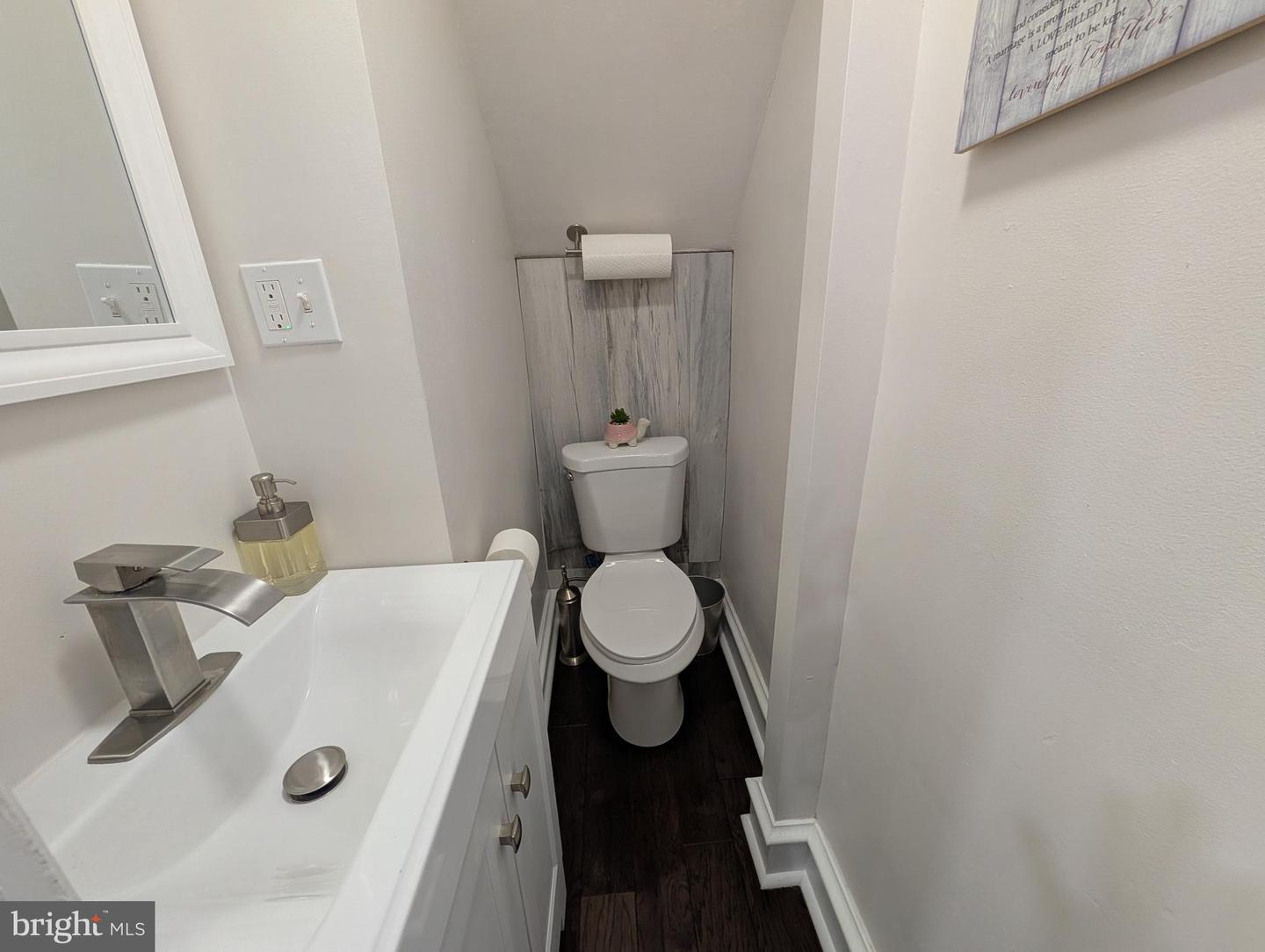 1856 Mohican St Property Photo 14