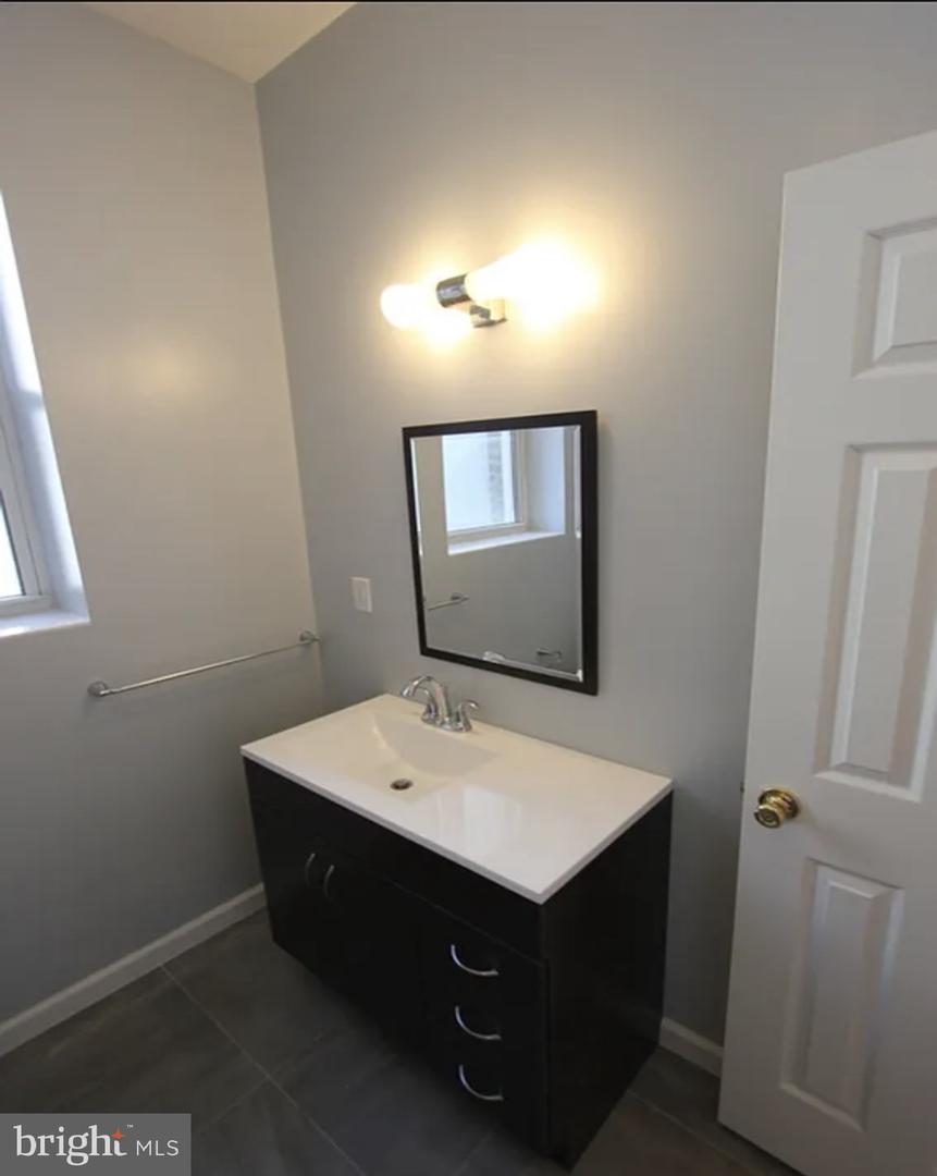 1017 Arch St #6b Property Photo 5