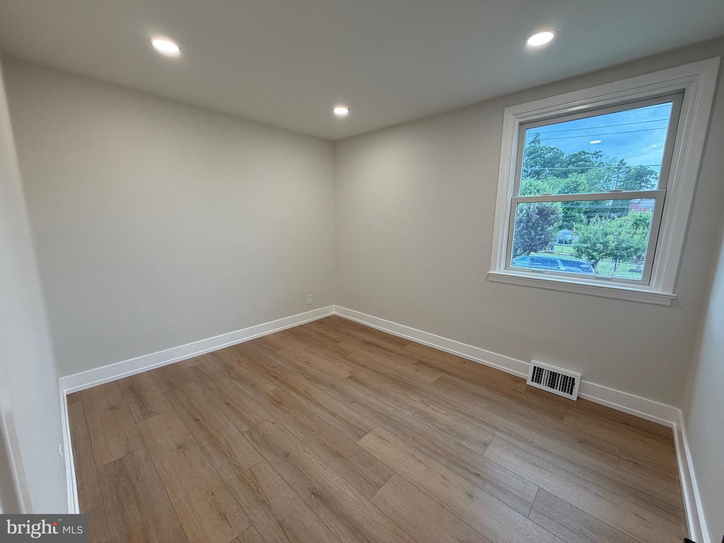 7554 Forrest Ave Property Photo 15
