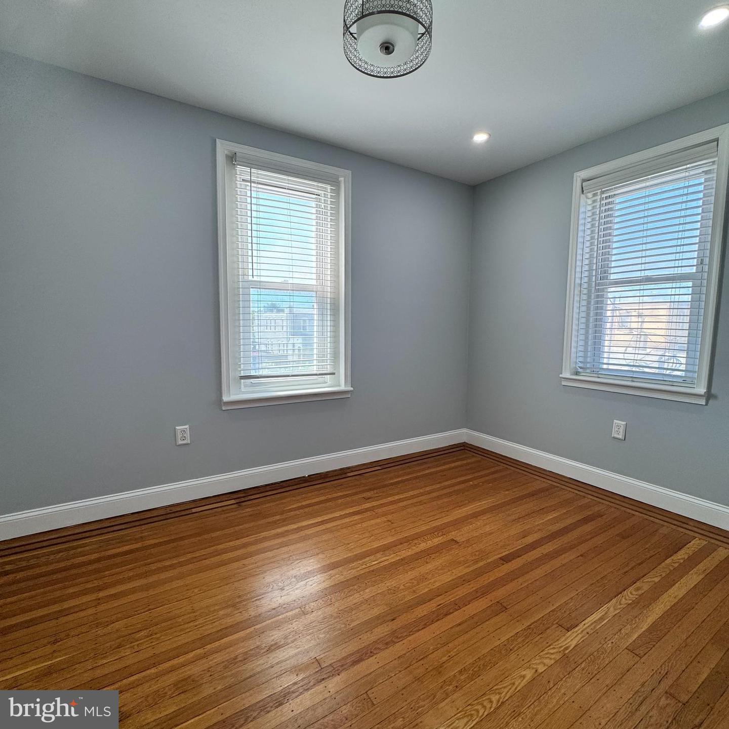 3367 Edgemont St Property Photo 16