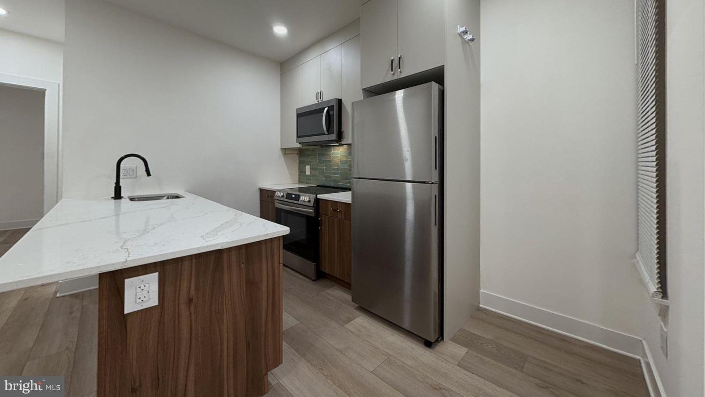 6049 Elmwood Ave Property Photo 1