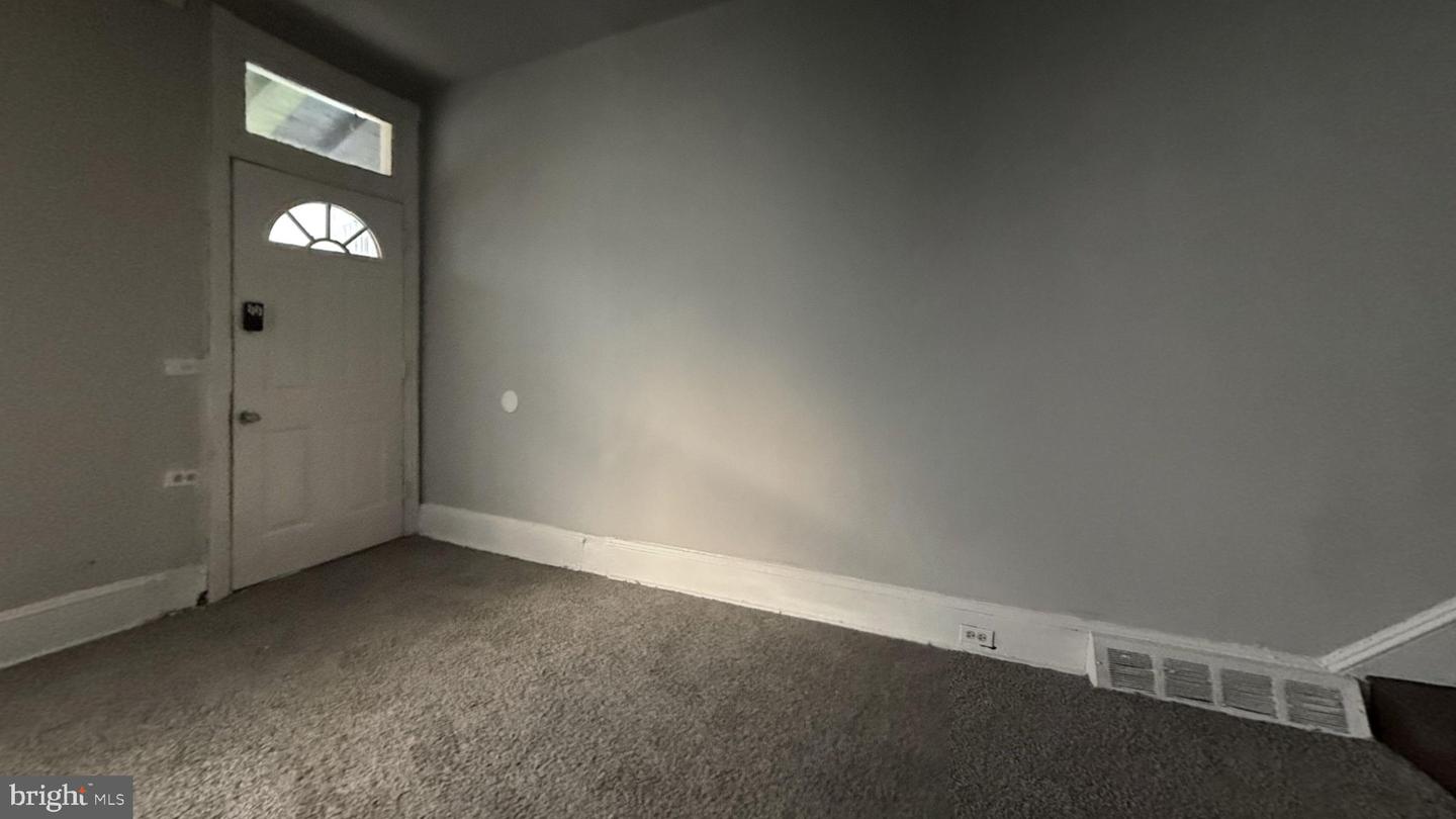 5122 Folsom St Property Photo 3