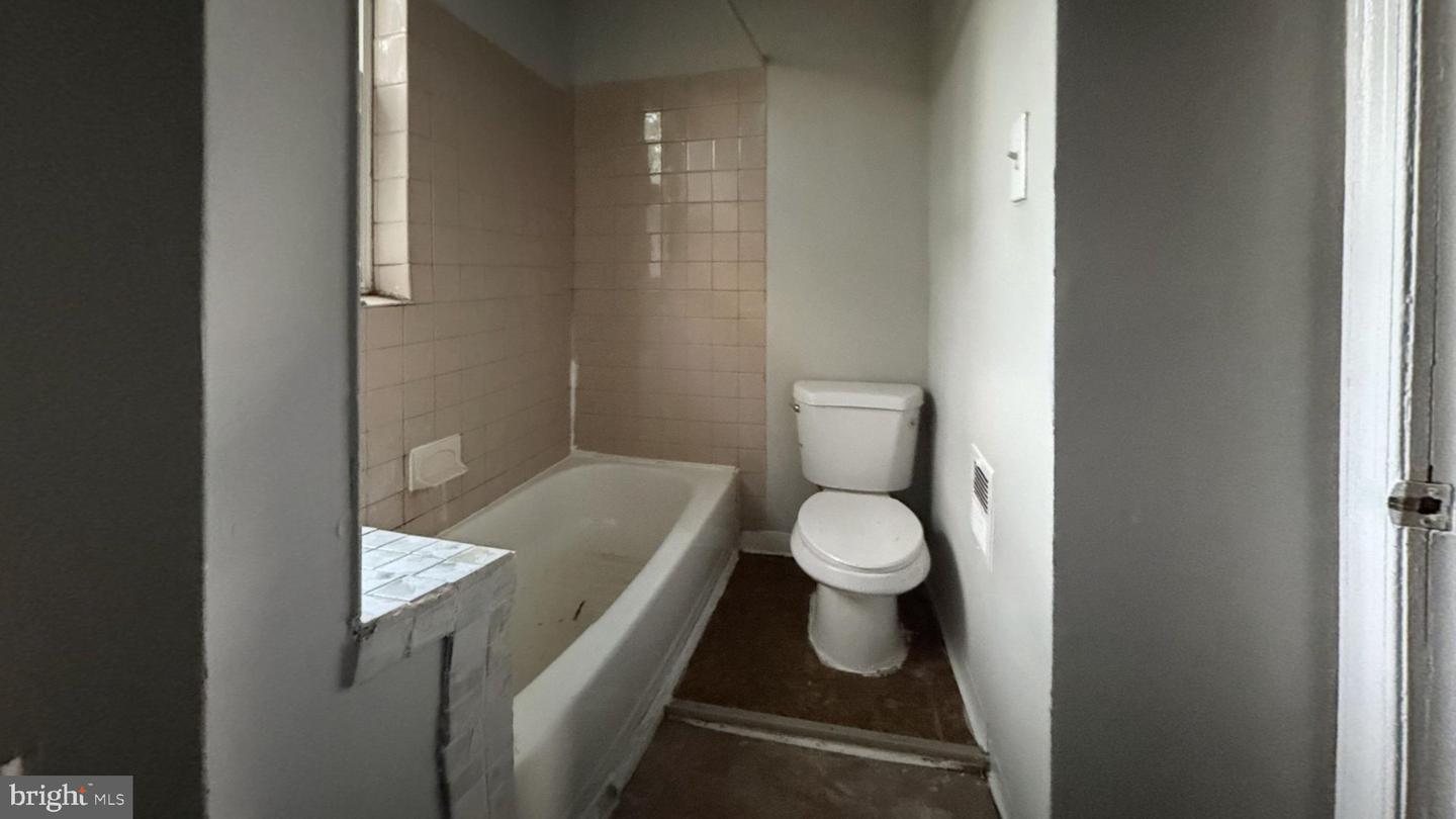 5122 Folsom St Property Photo 9
