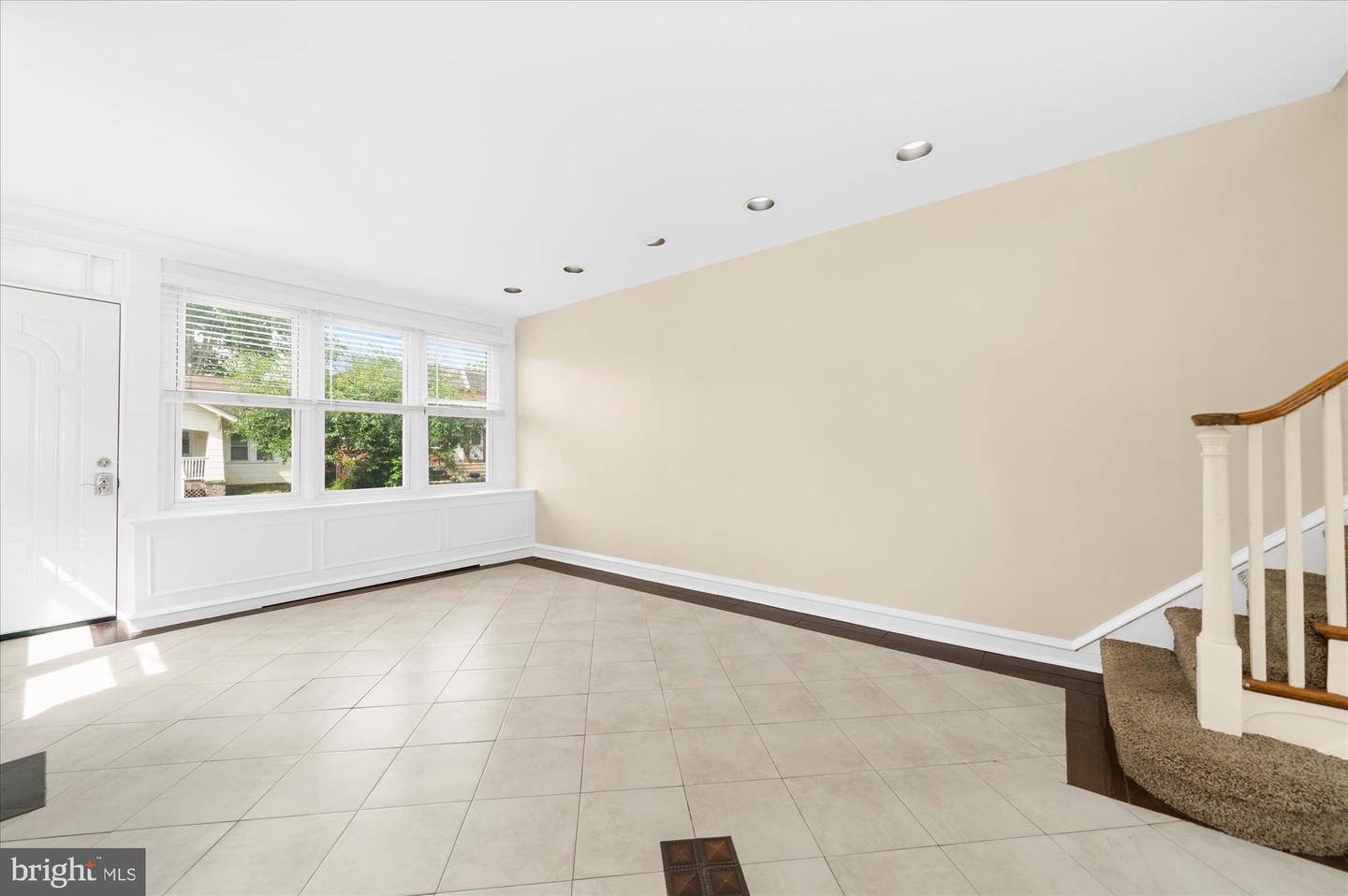 2243 Afton St Property Photo 4