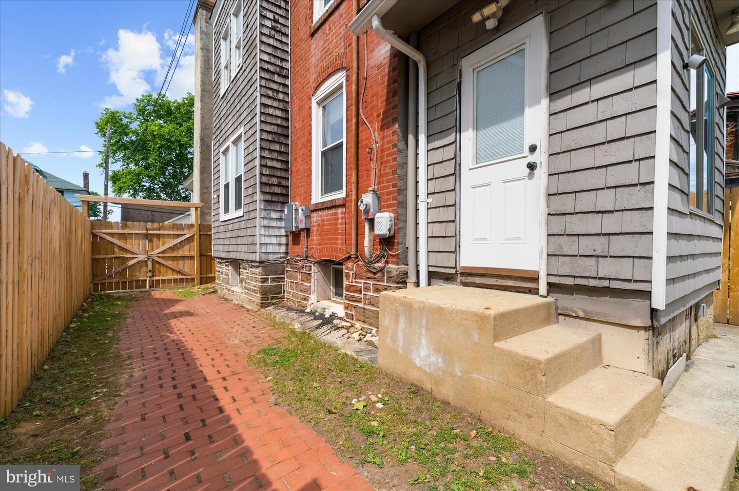 2243 Afton St Property Photo 25