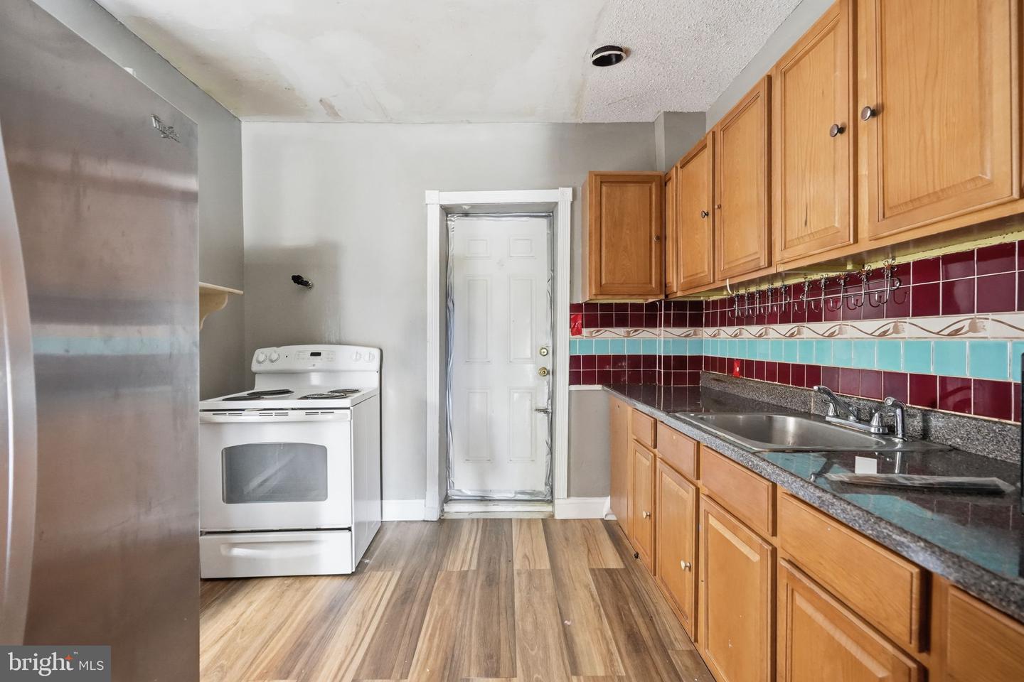 7277 Saybrook Ave Property Photo 8