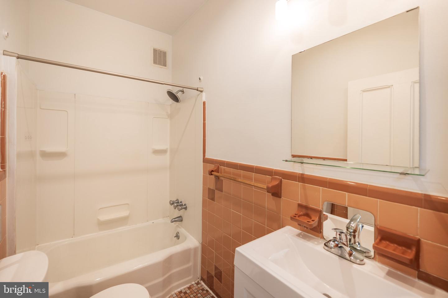 206 S 43rd St Property Photo 35