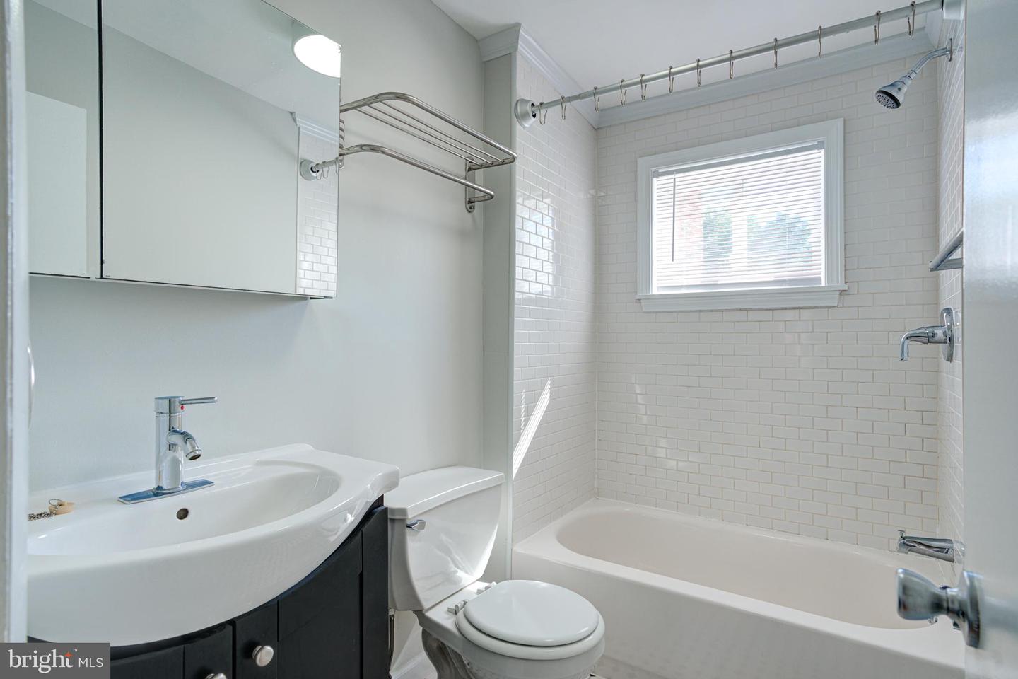 2606 E Madison St Property Photo 10