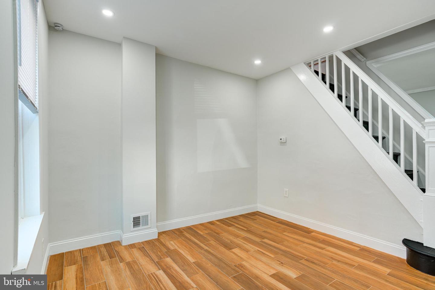 2606 E Madison St Property Photo 12