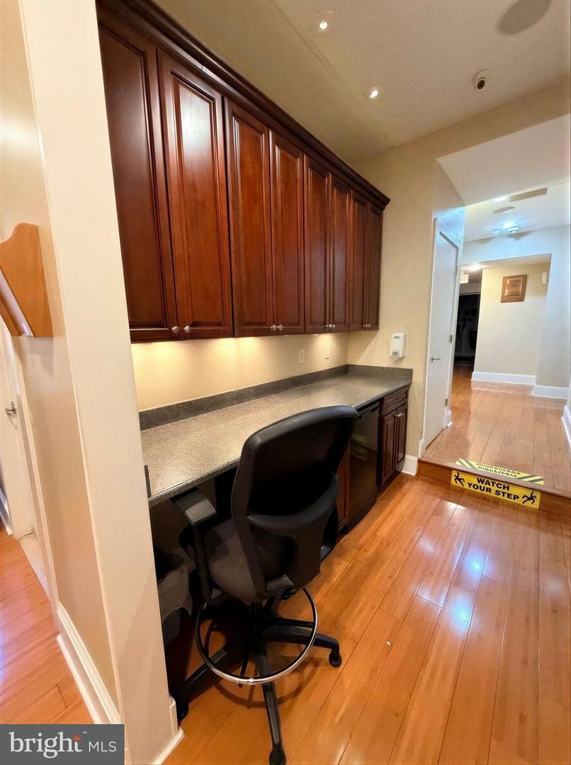 1315 Wolf St Property Photo 4