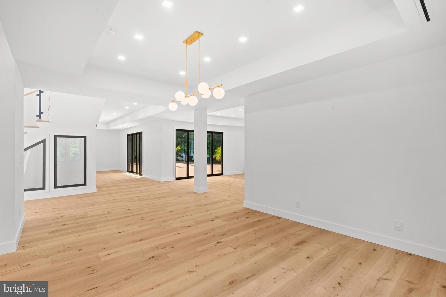 9402 Meadowbrook Ave Property Photo 15