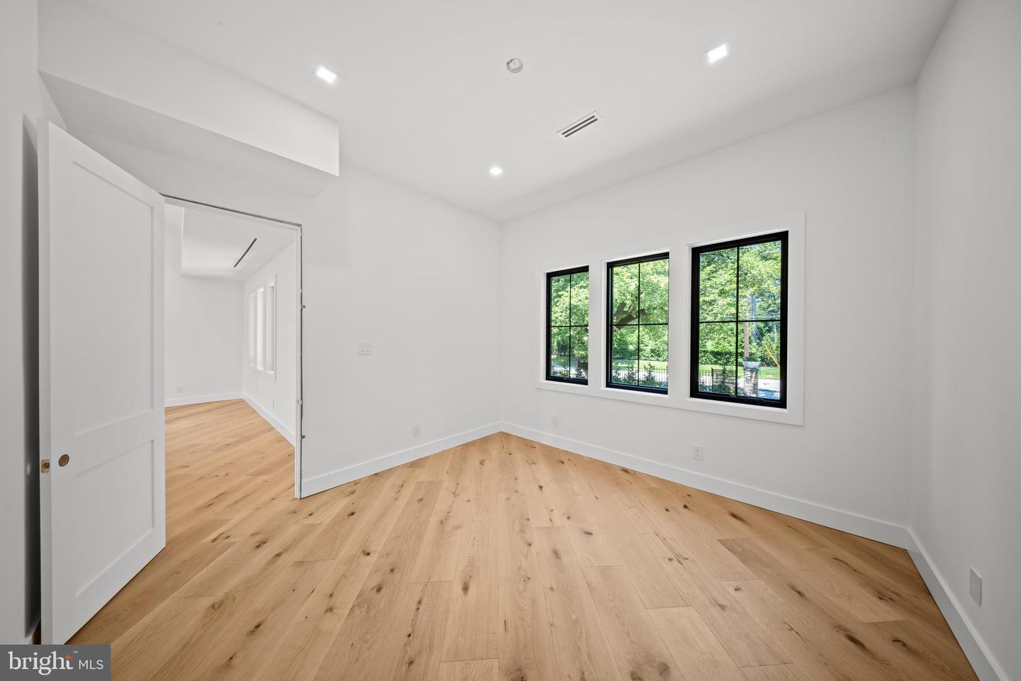 9402 Meadowbrook Ave Property Photo 37