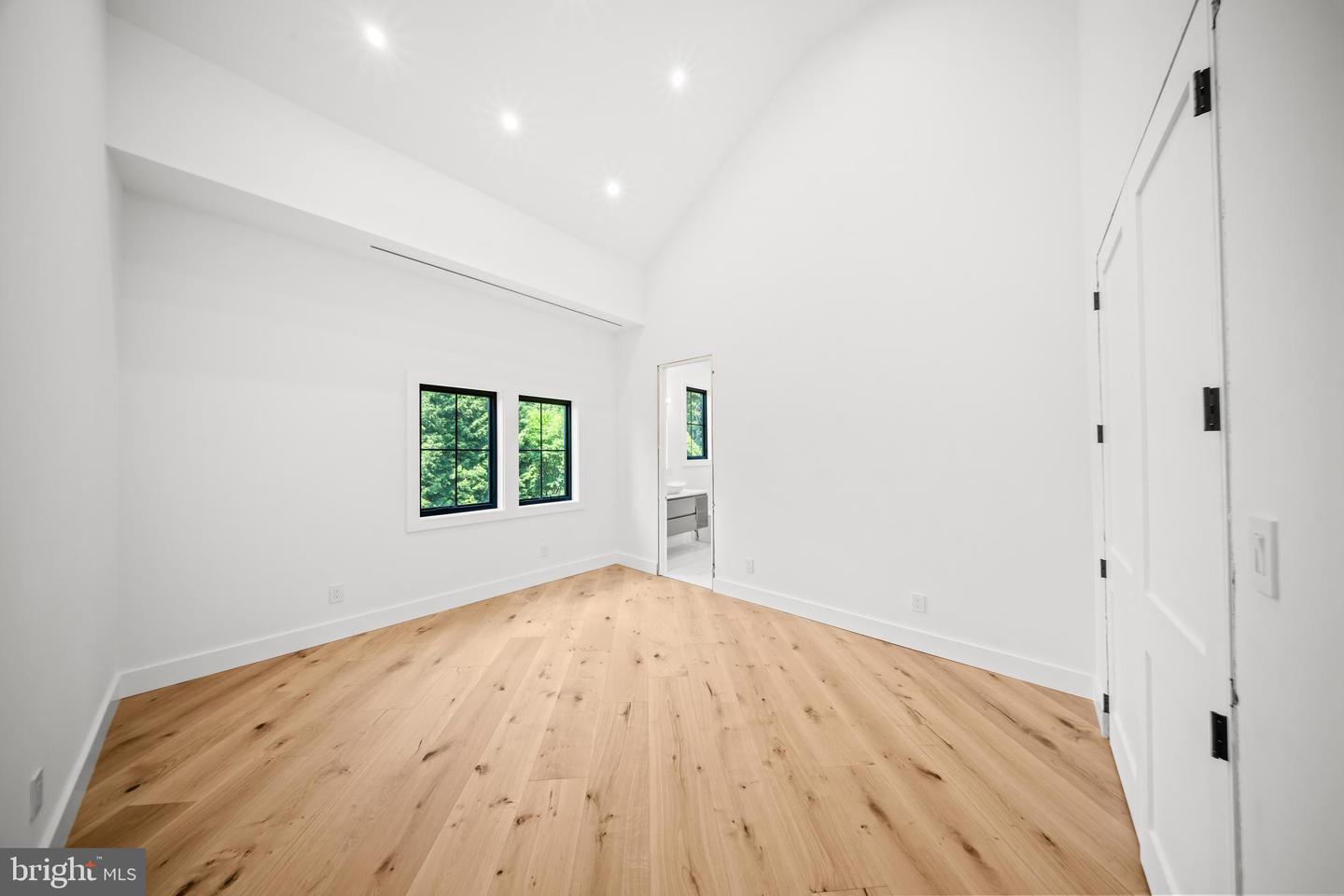 9402 Meadowbrook Ave Property Photo 44
