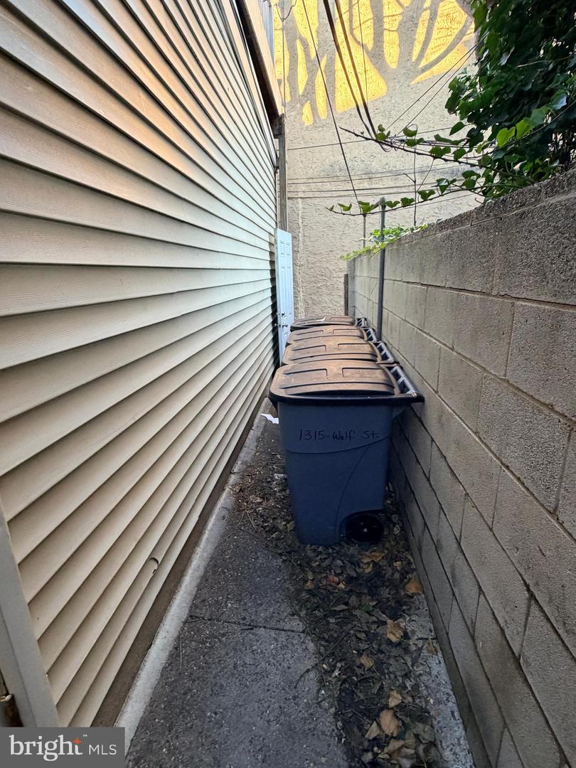 1313-1315 Wolf St Property Photo 15