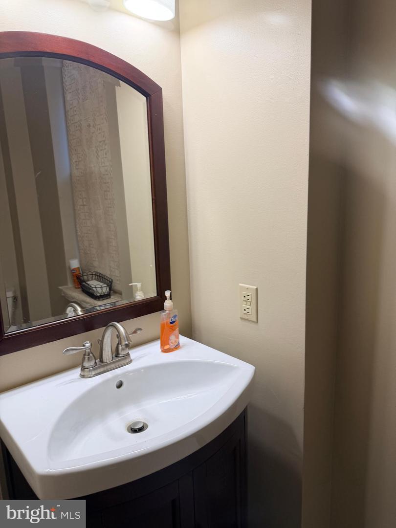 1313-1315 Wolf St Property Photo 20
