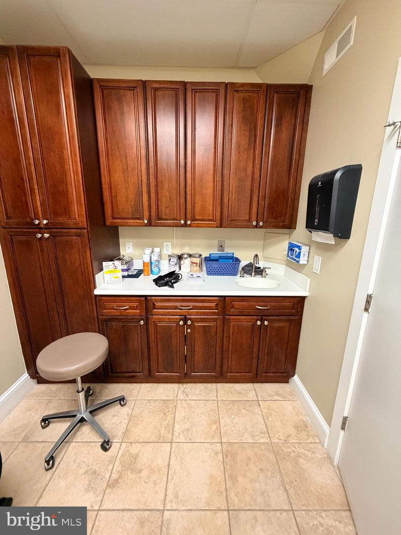 1313-1315 Wolf St Property Photo 28