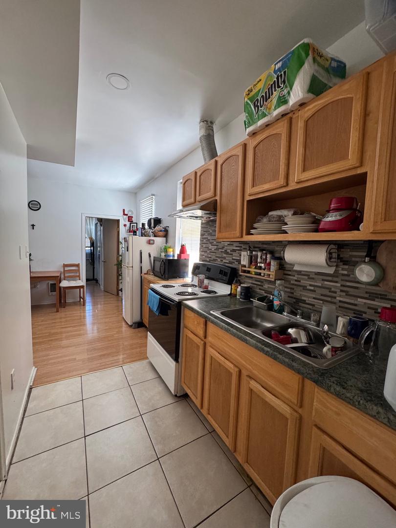 608 Snyder Ave Property Photo 8