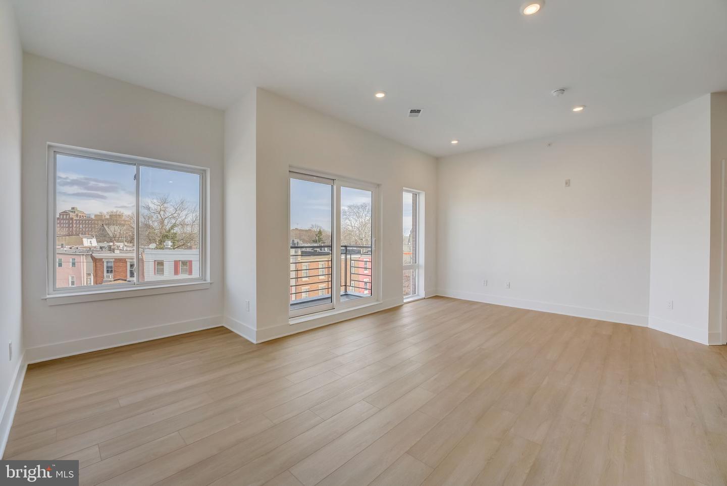 4200 Lancaster Ave #305 Property Photo 2