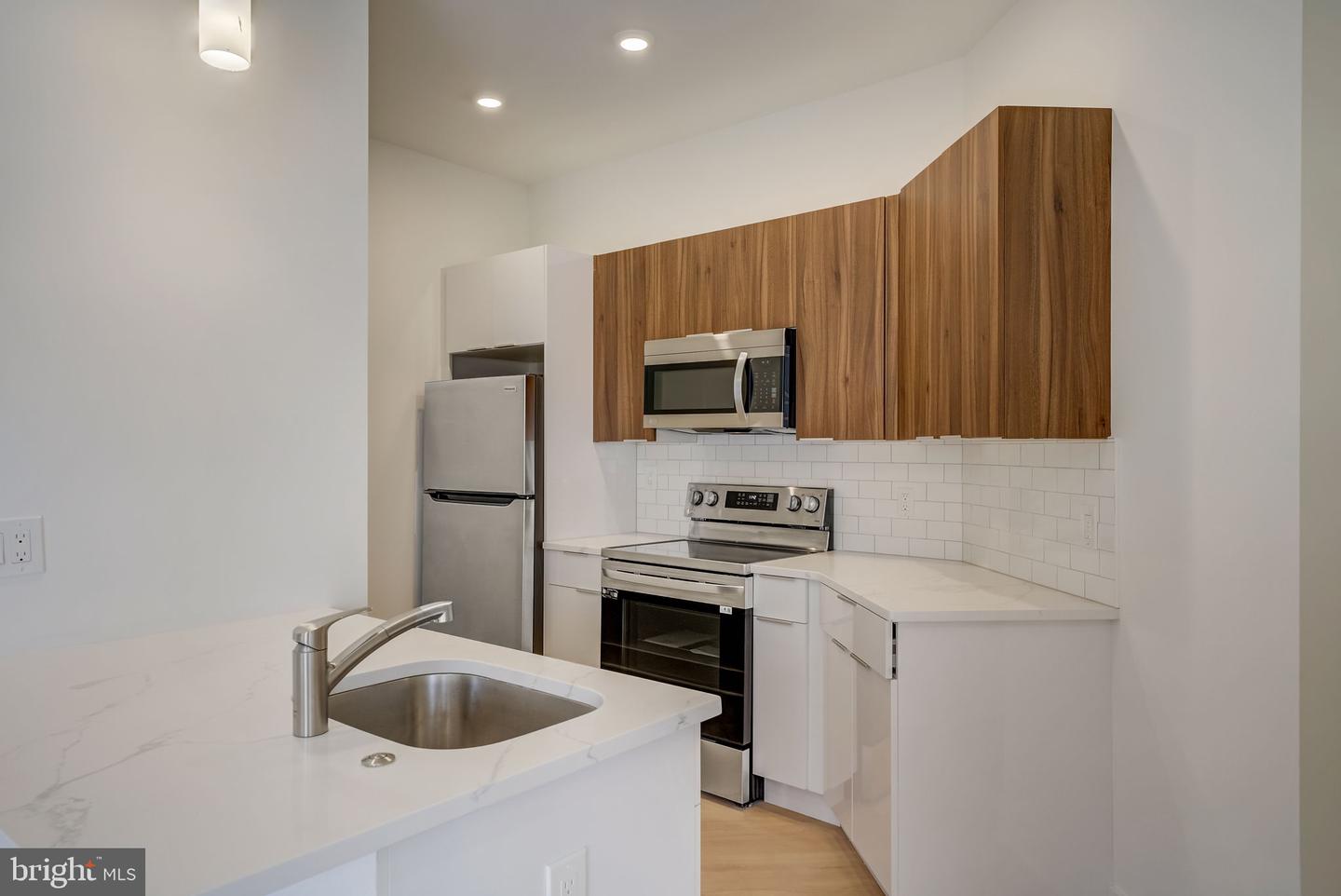 4200 Lancaster Ave #305 Property Photo 10
