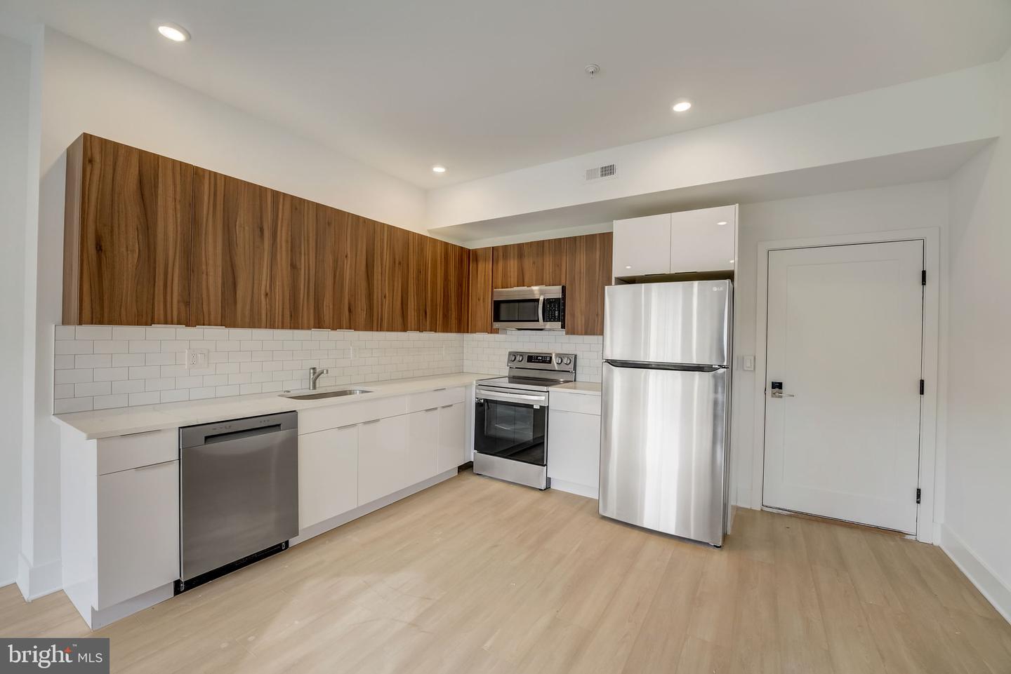 4200 Lancaster Ave #305 Property Photo 11