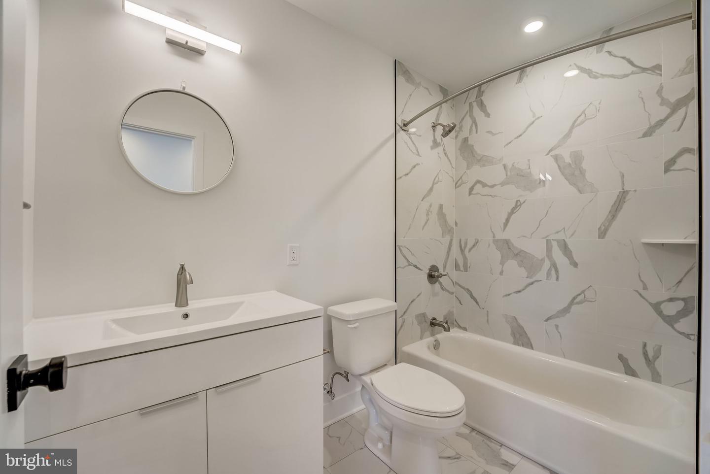 4200 Lancaster Ave #305 Property Photo 17