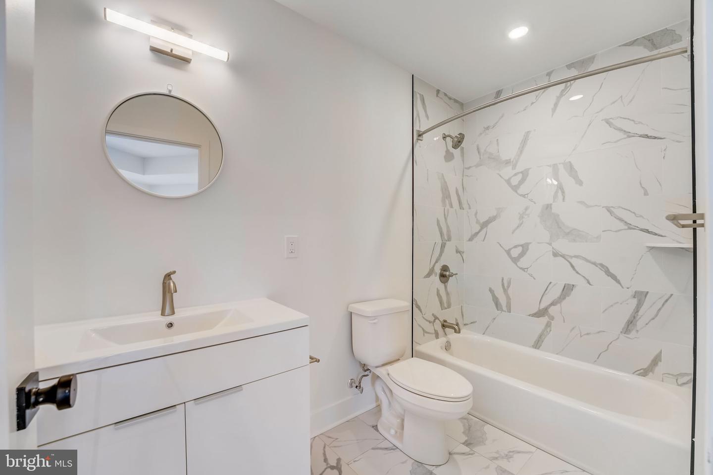 4200 Lancaster Ave #305 Property Photo 19