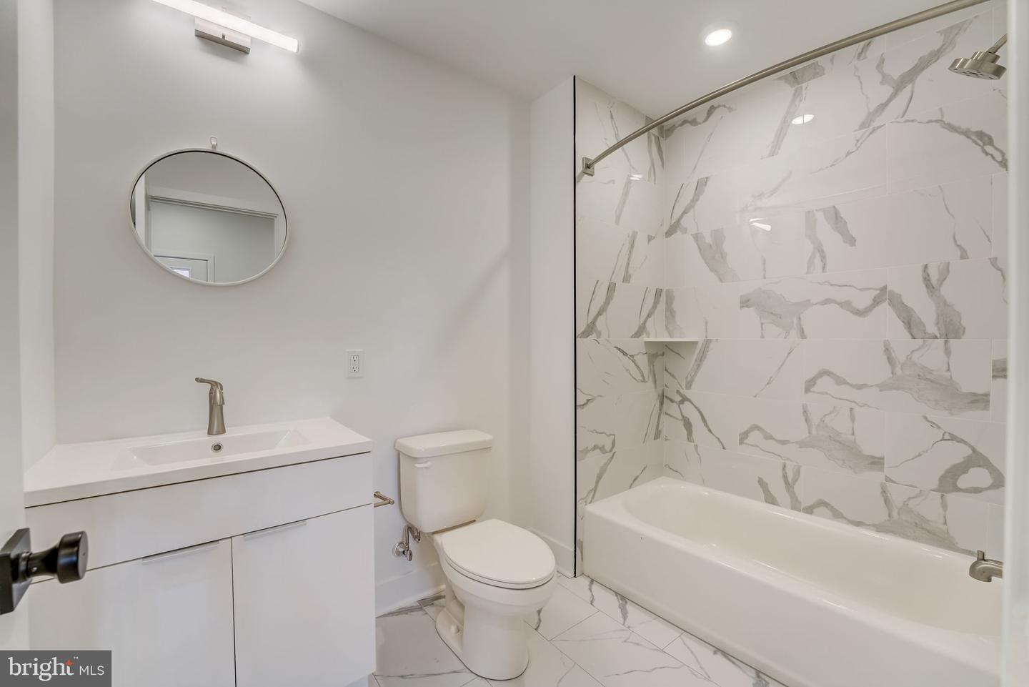 4200 Lancaster Ave #305 Property Photo 21