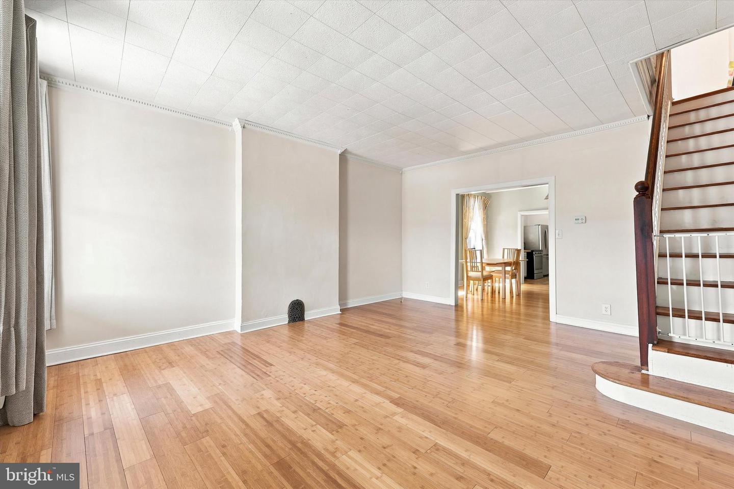 571 Martin St Property Photo 8