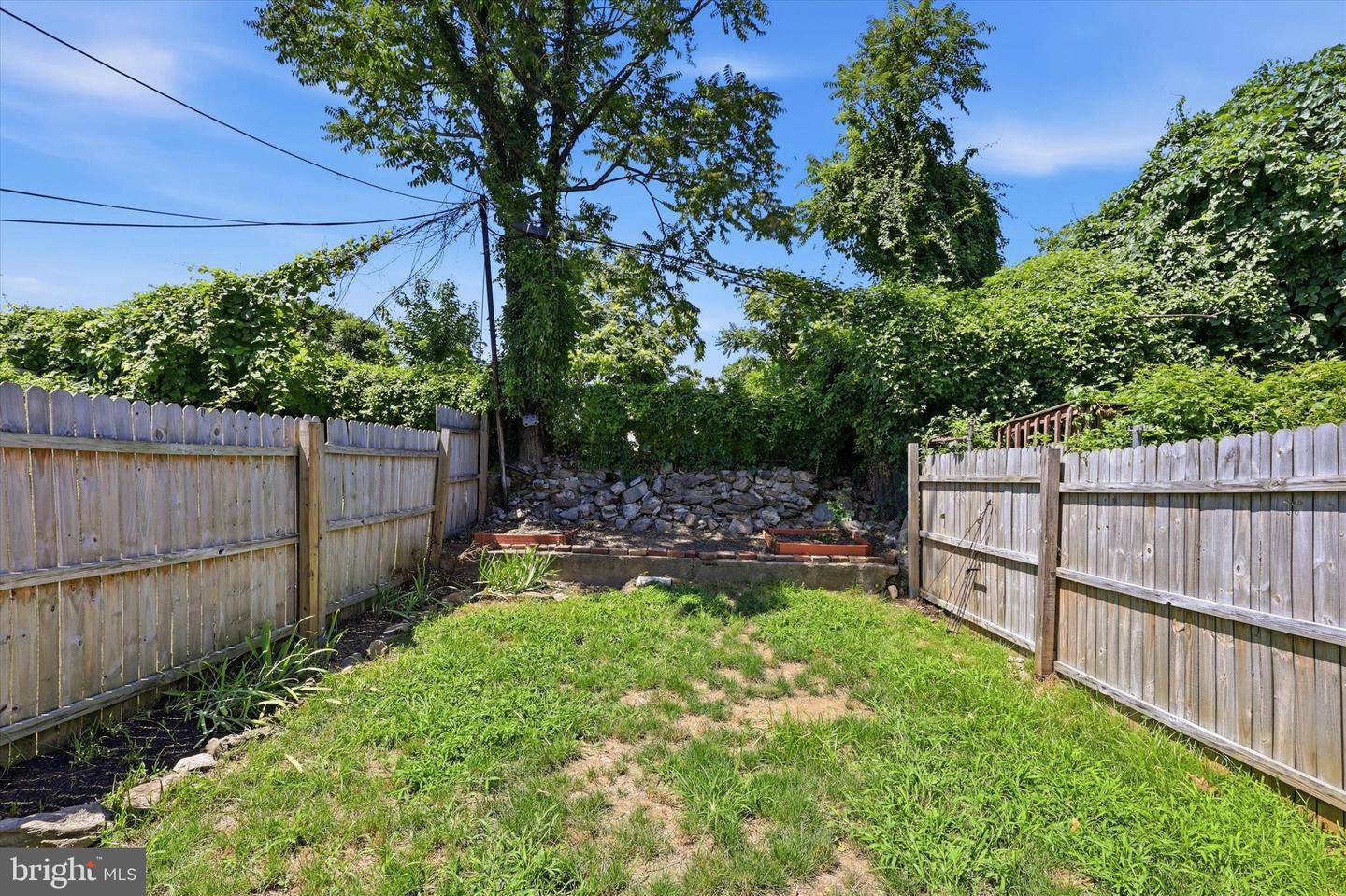 571 Martin St Property Photo 15