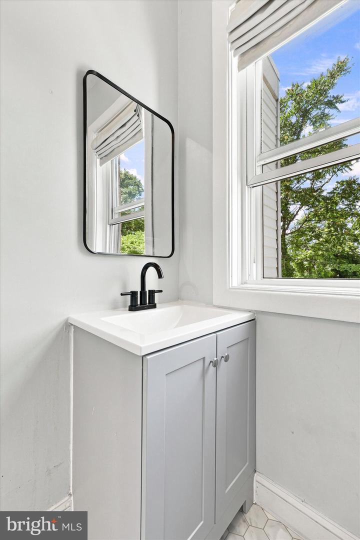 571 Martin St Property Photo 20