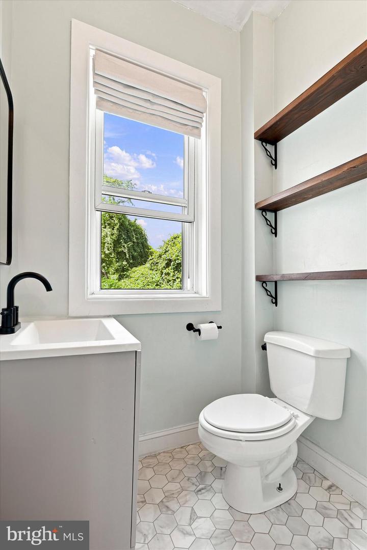 571 Martin St Property Photo 21
