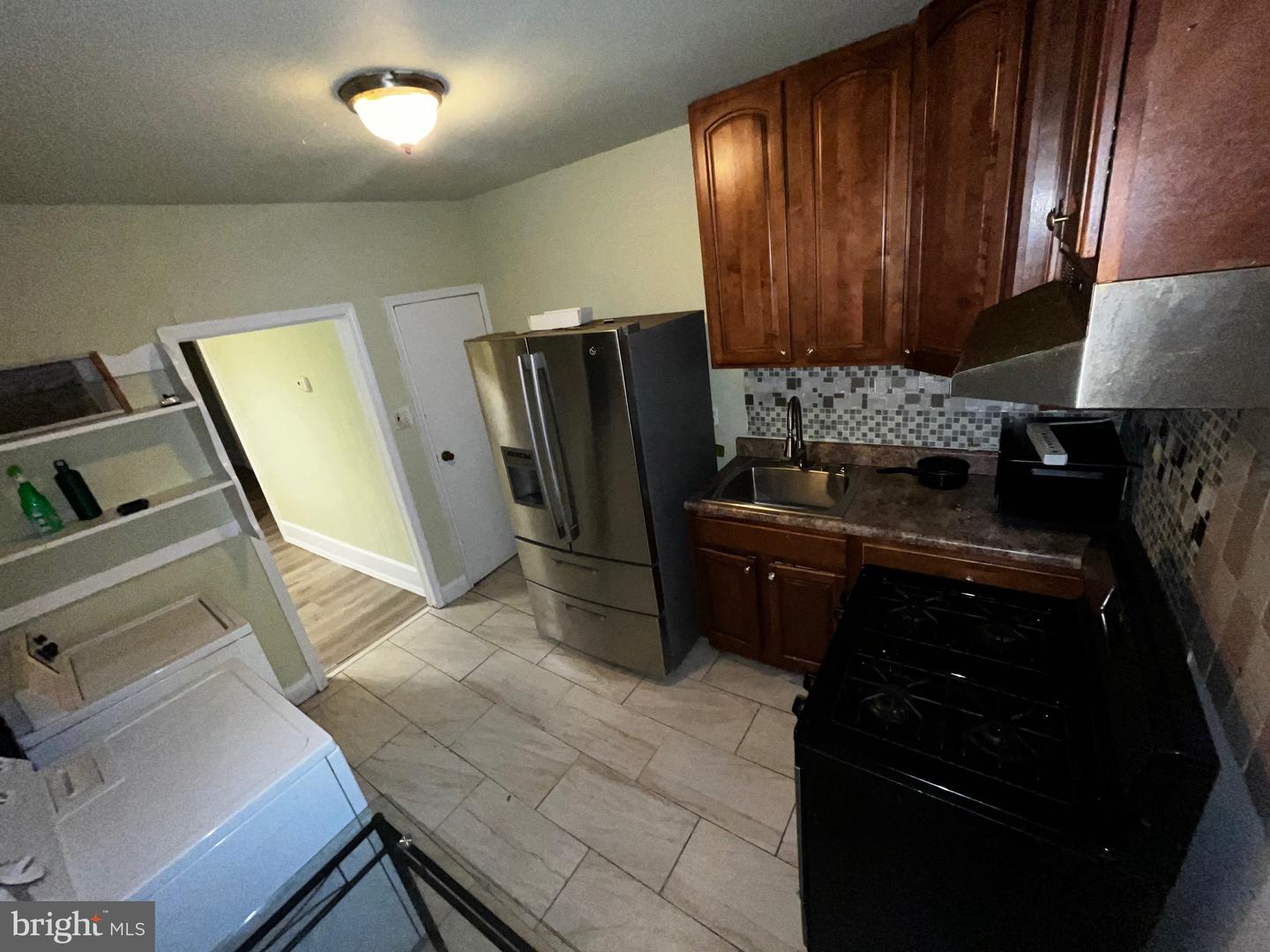 2445 N Bancroft St Property Photo 5