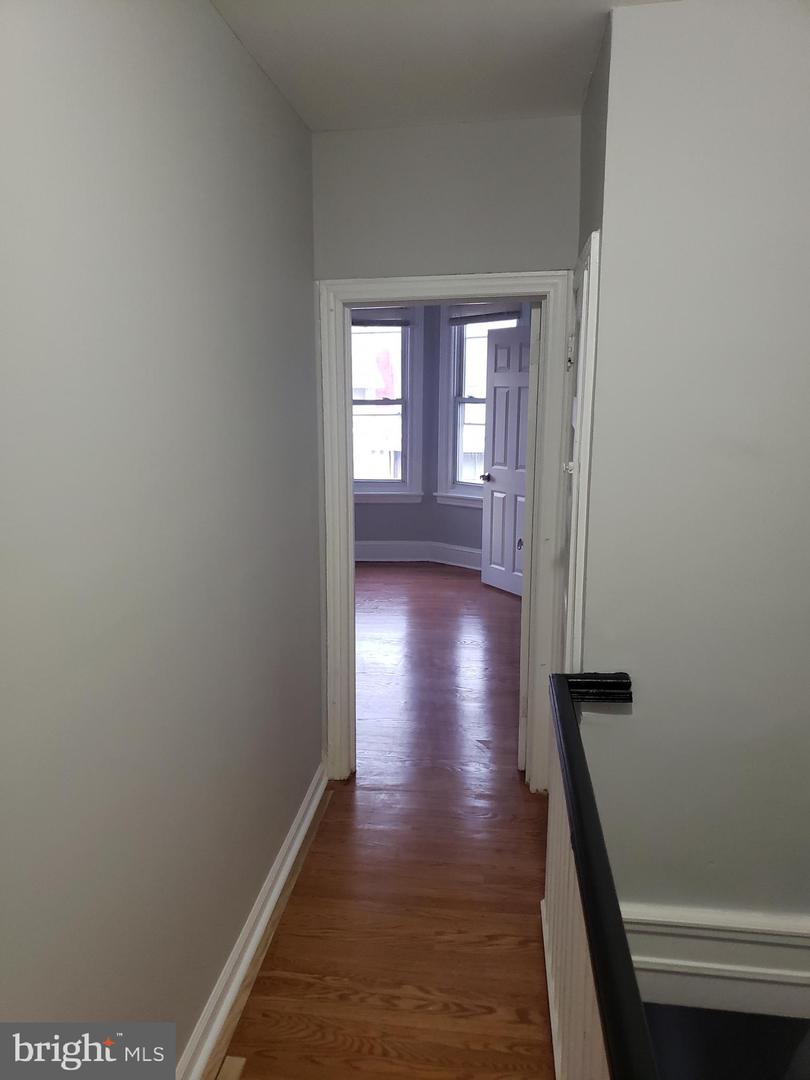 6246 N Woodstock St Property Photo 5