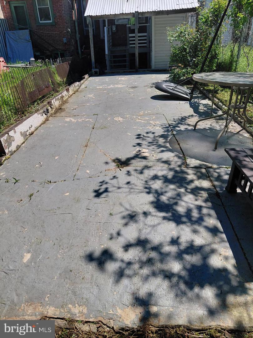 5534 N AMERICAN ST Property Photo 1