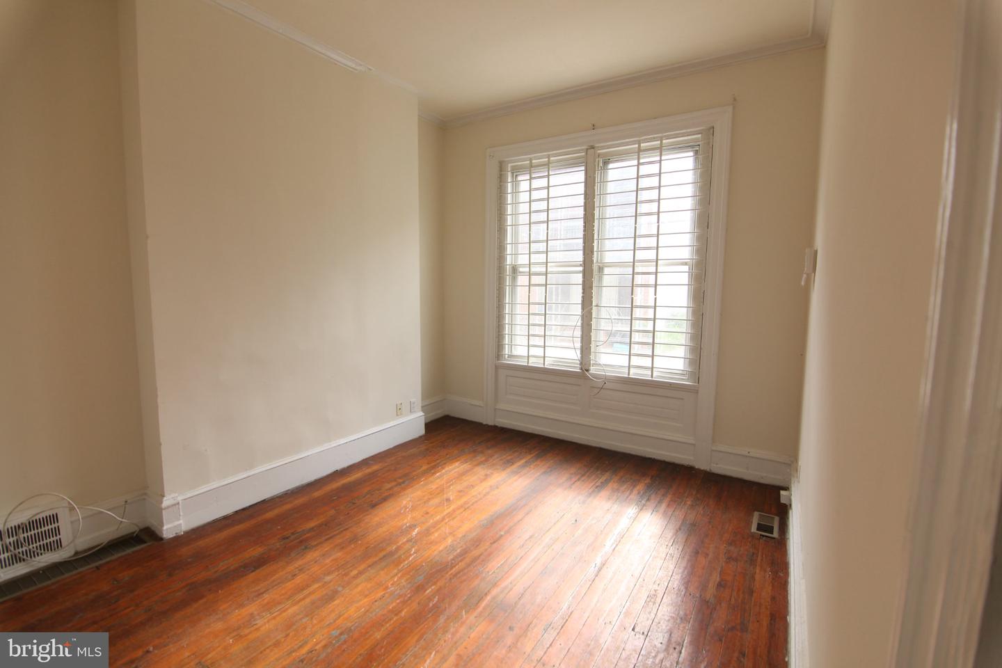 1916 N Gratz St Property Photo 4
