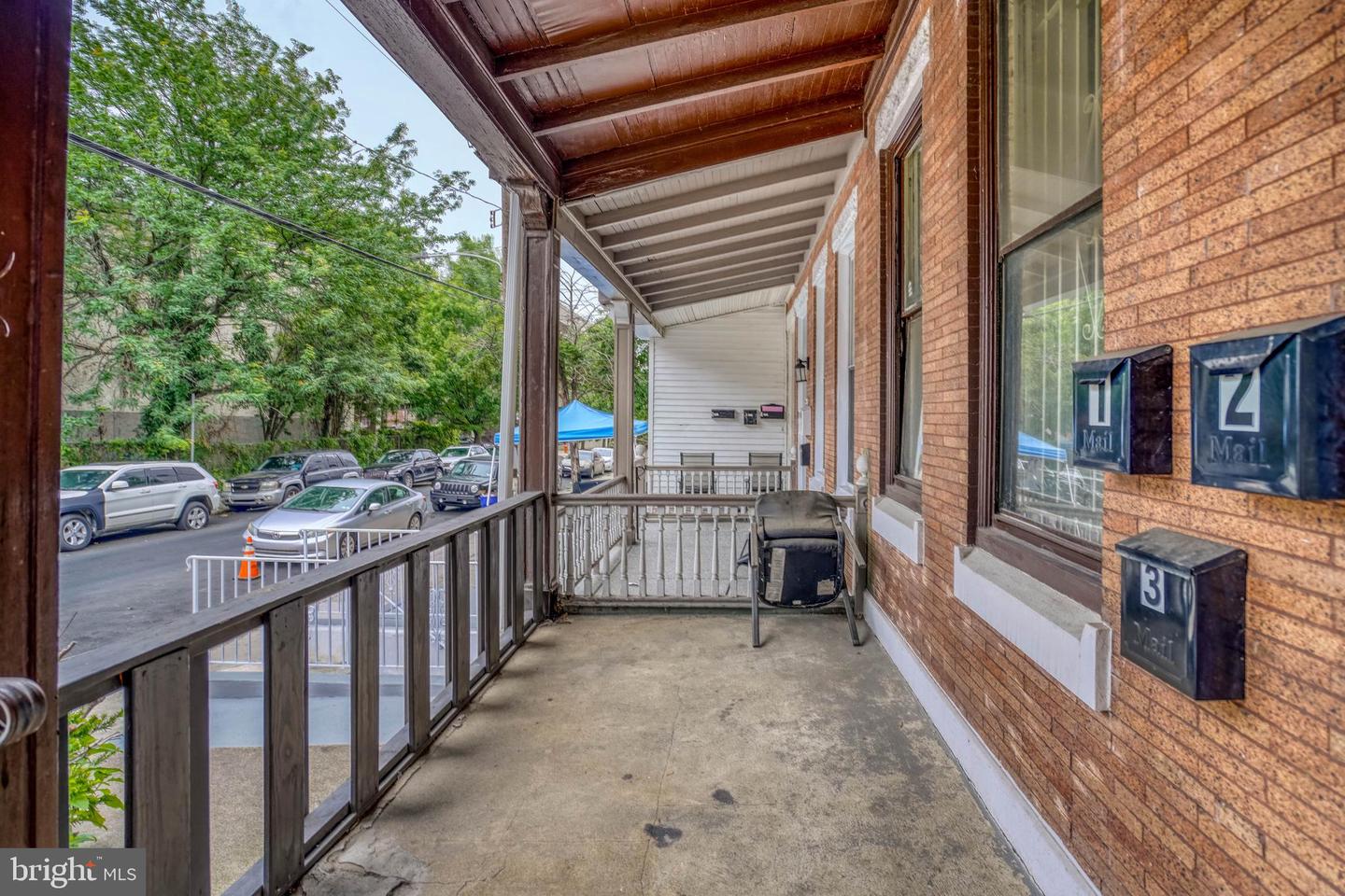 1516 W Westmoreland St Property Photo 4