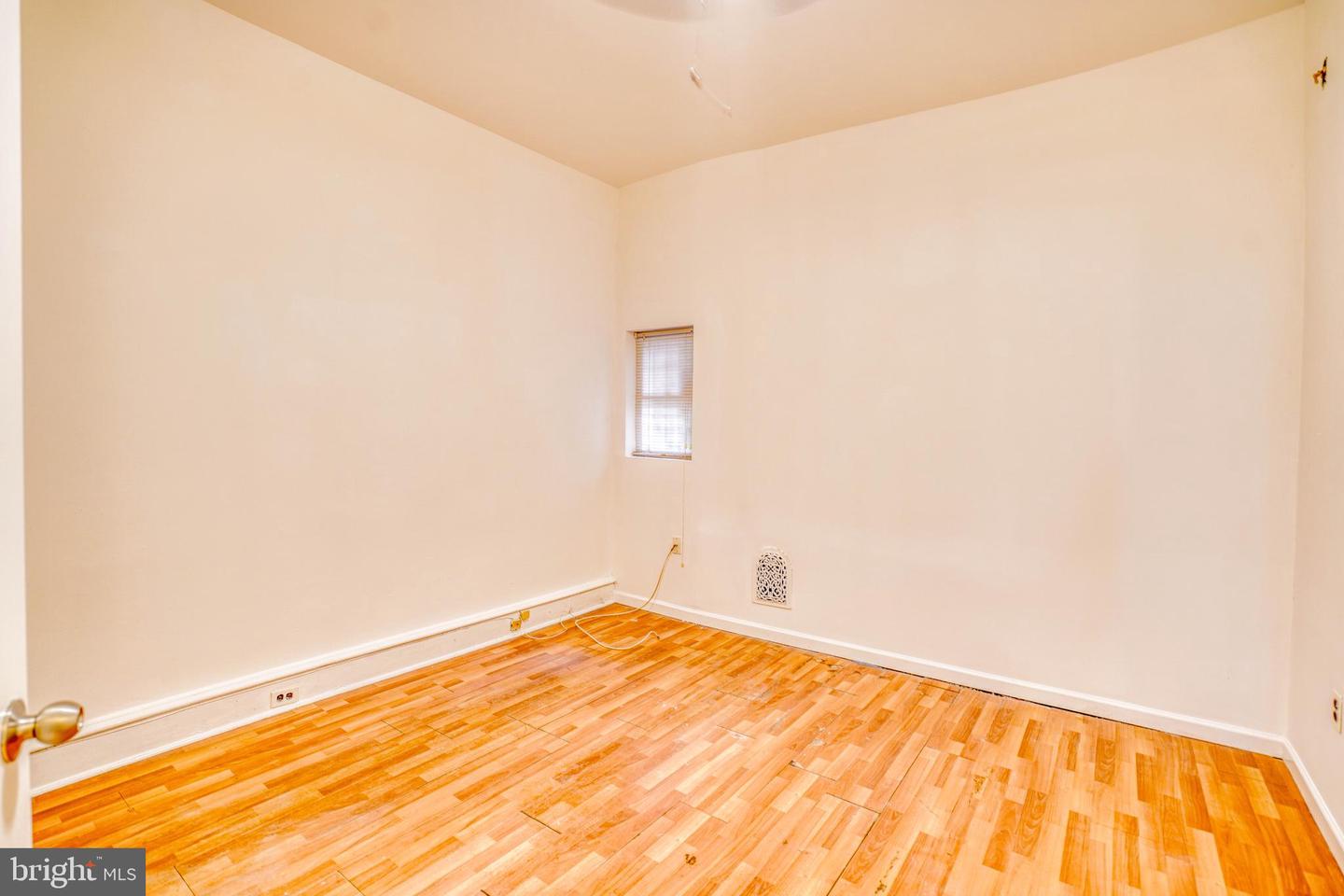 1516 W Westmoreland St Property Photo 9