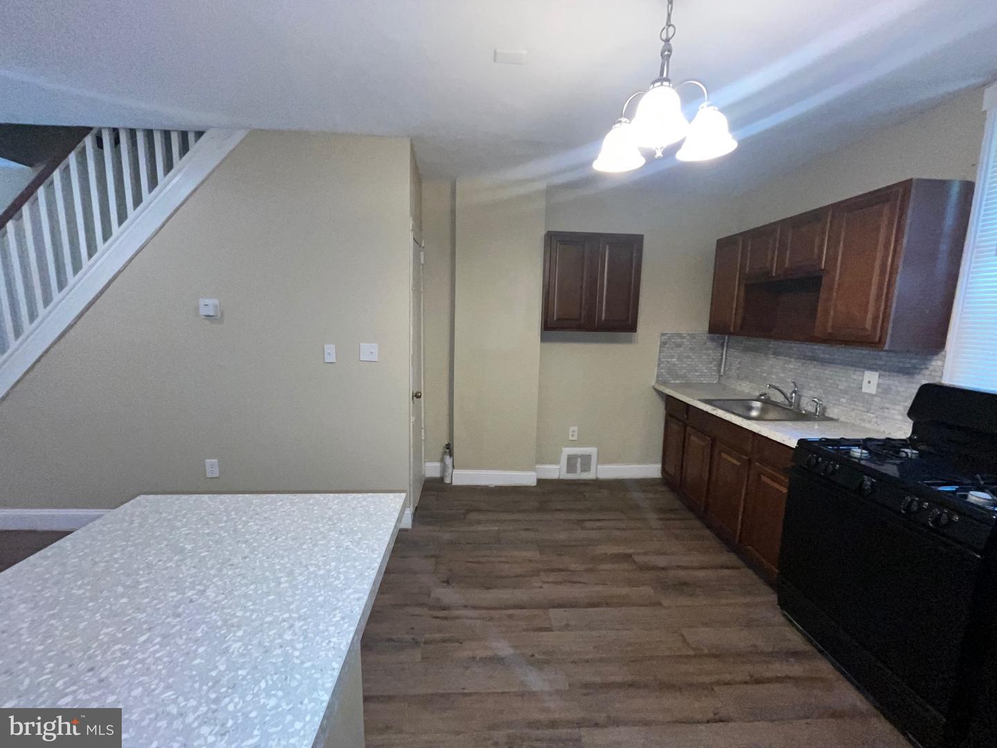 250 N Horton St Property Photo 4