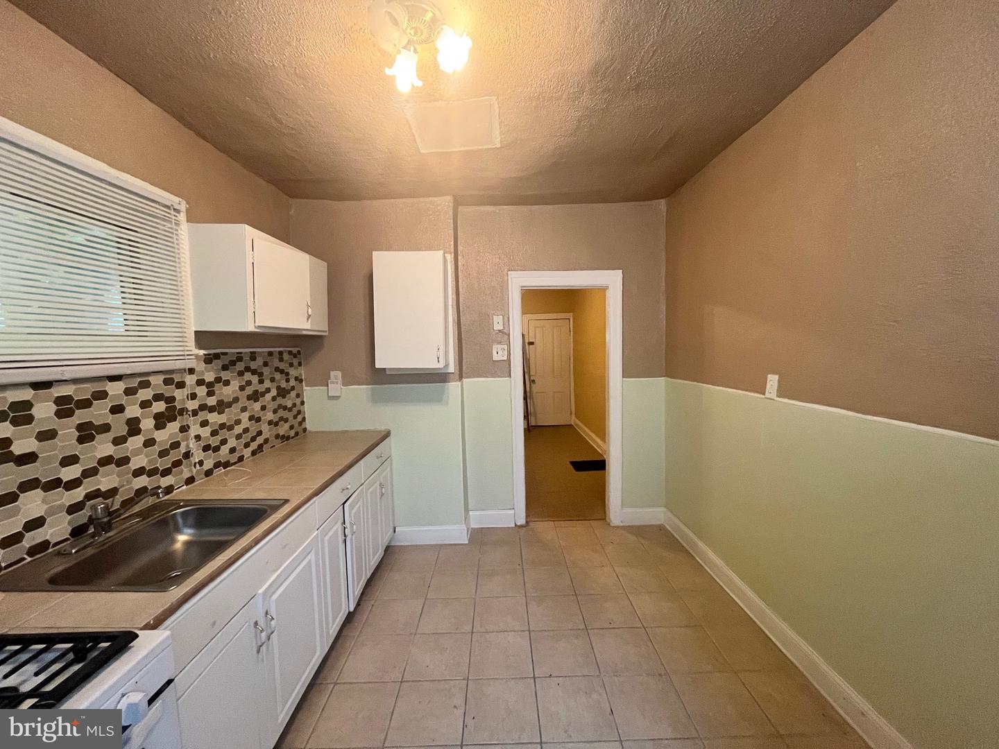 428 S 61st St Property Photo 5