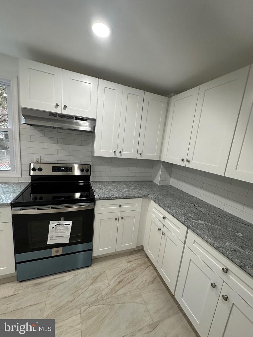 4448 Mitchell St Property Photo 18