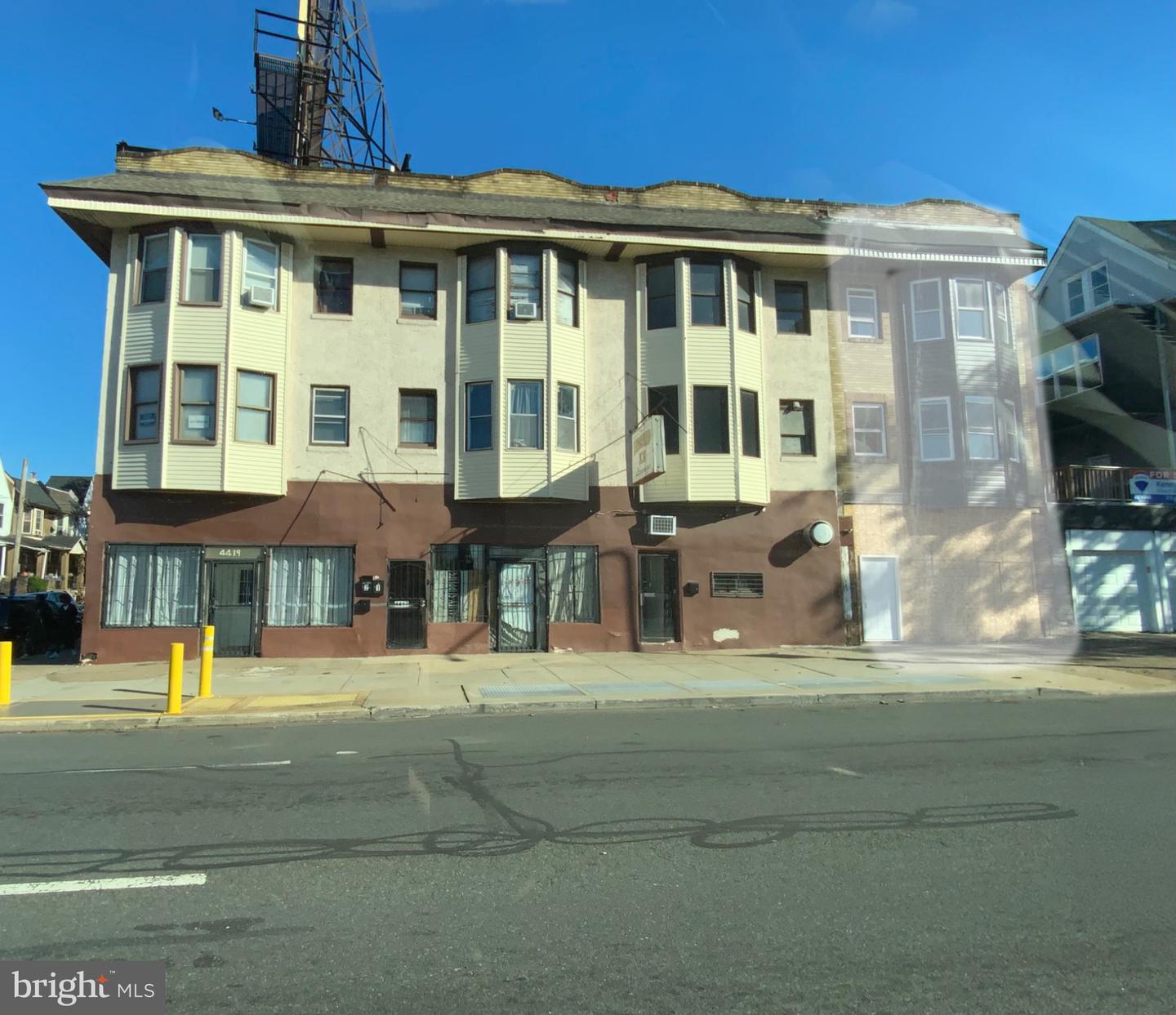 4415-4419 N Broad St Property Photo 2