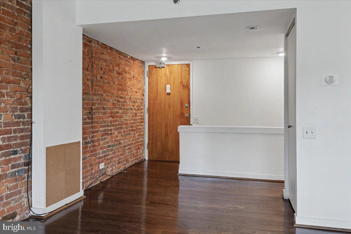 301 Race St #316 Property Photo 5