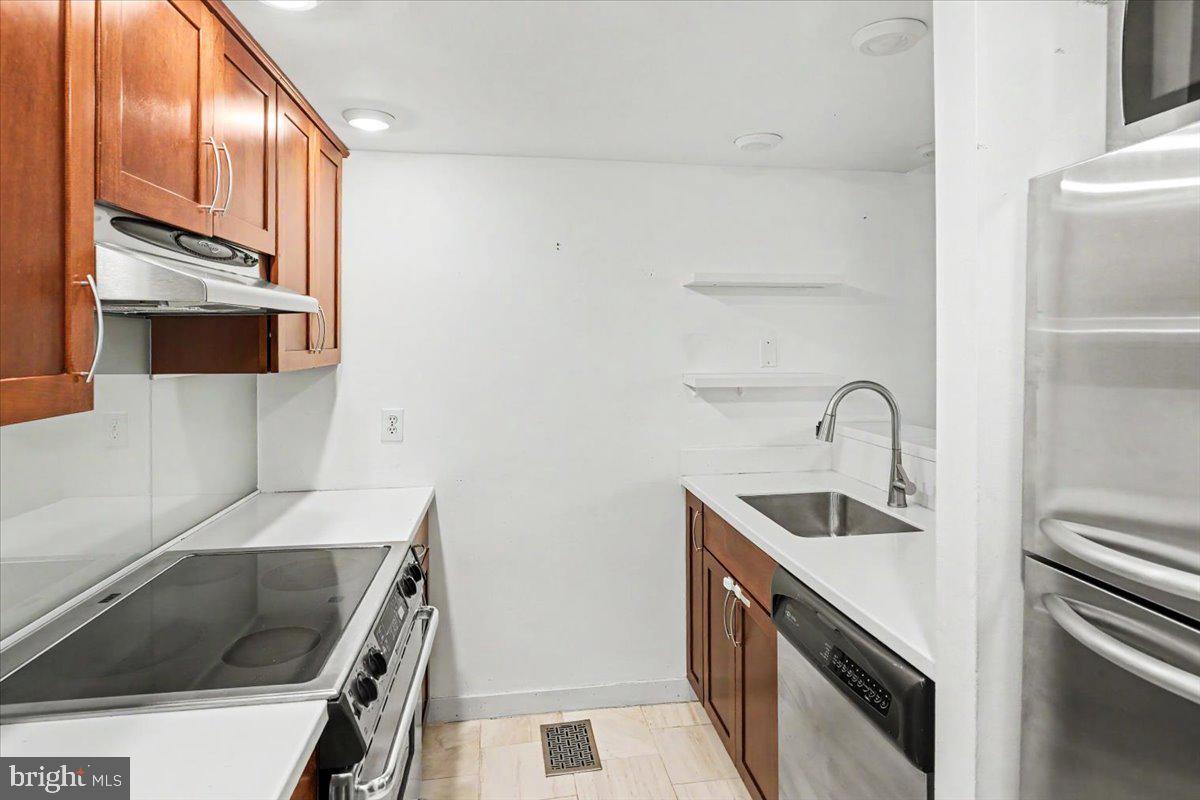 301 Race St #316 Property Photo 6