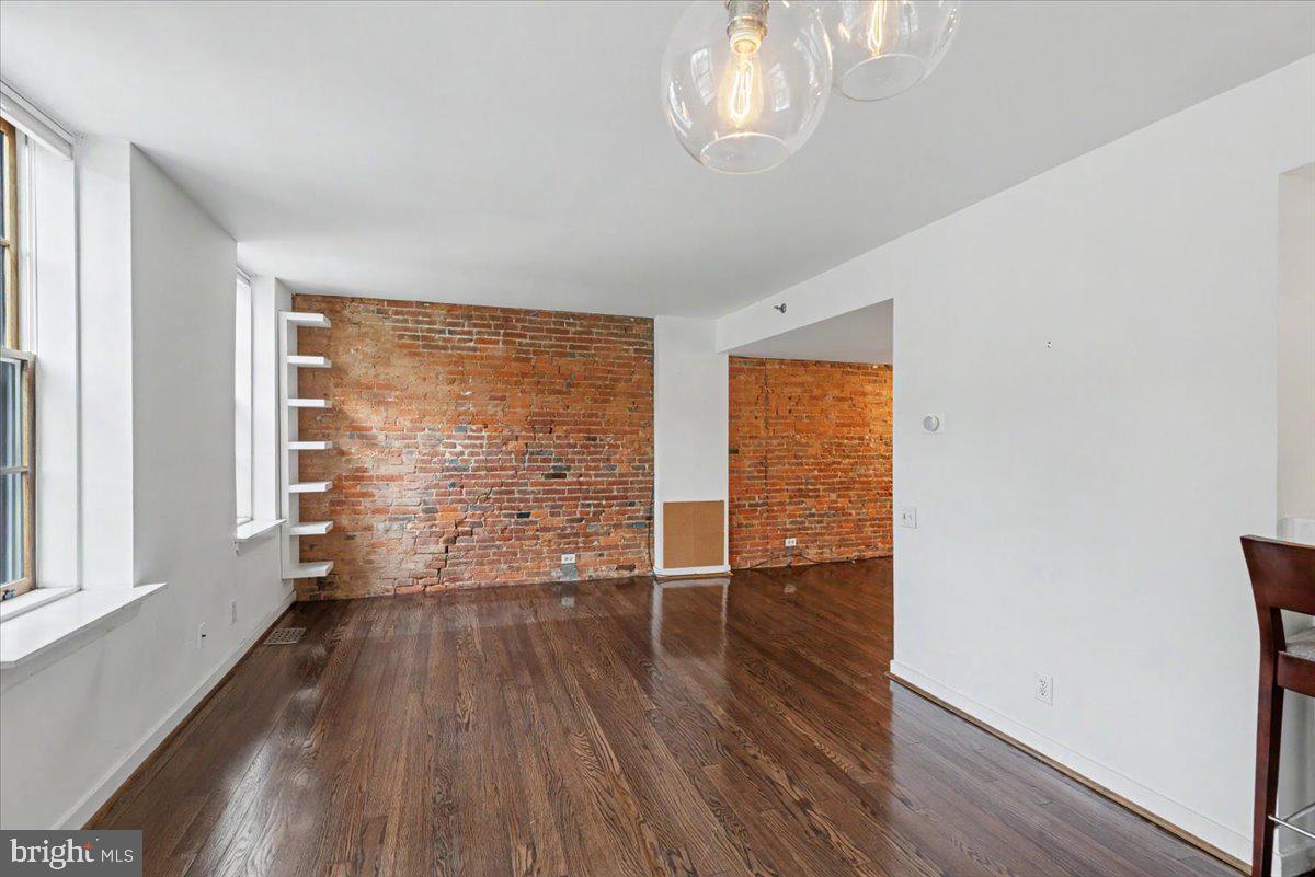301 Race St #316 Property Photo 11