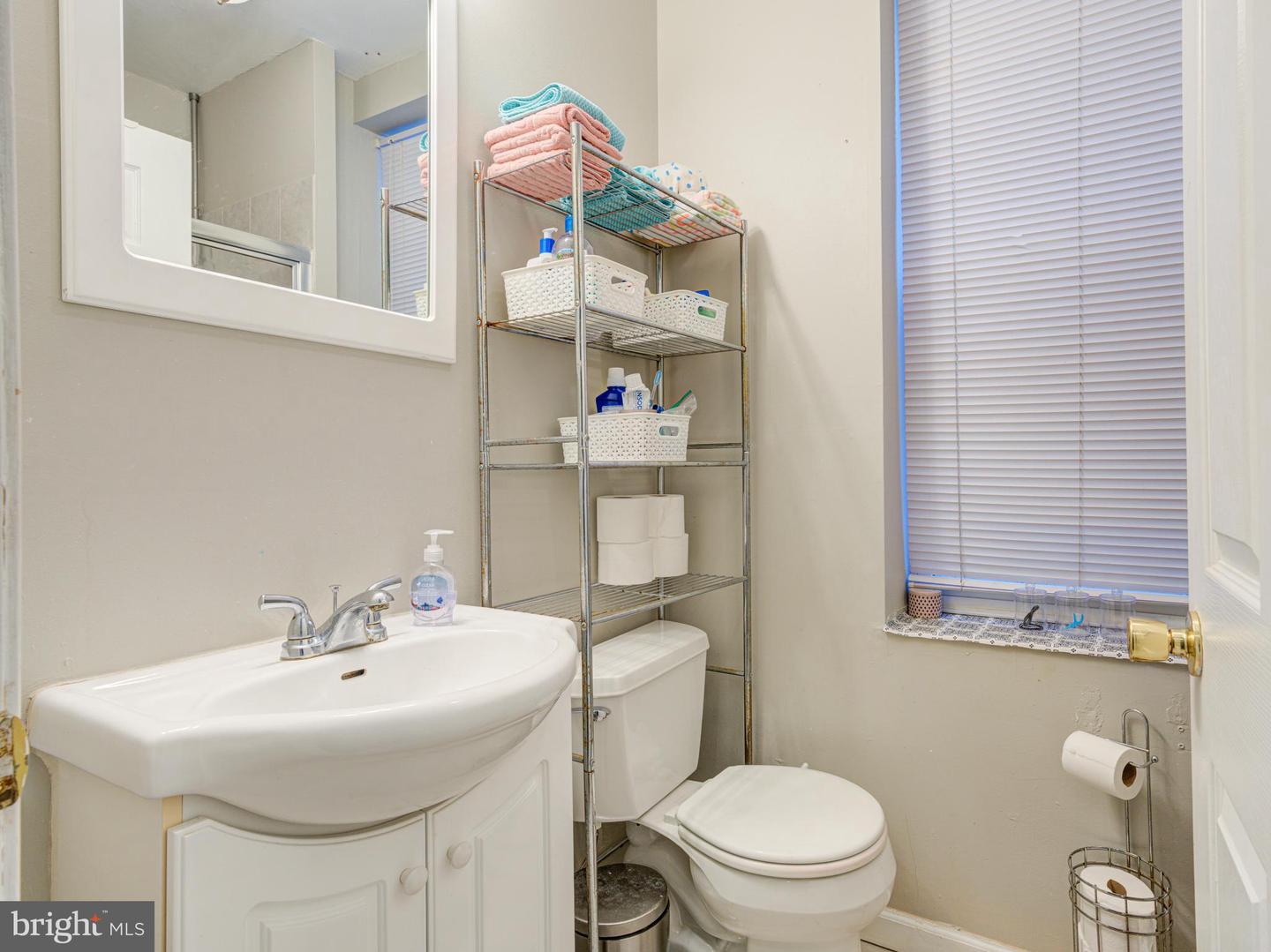 1842 N Willington St Property Photo 9