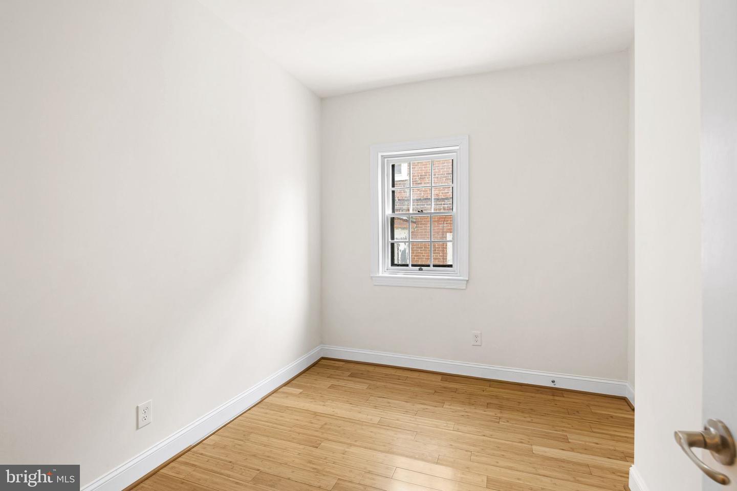 550 E Washington Ln Property Photo 12
