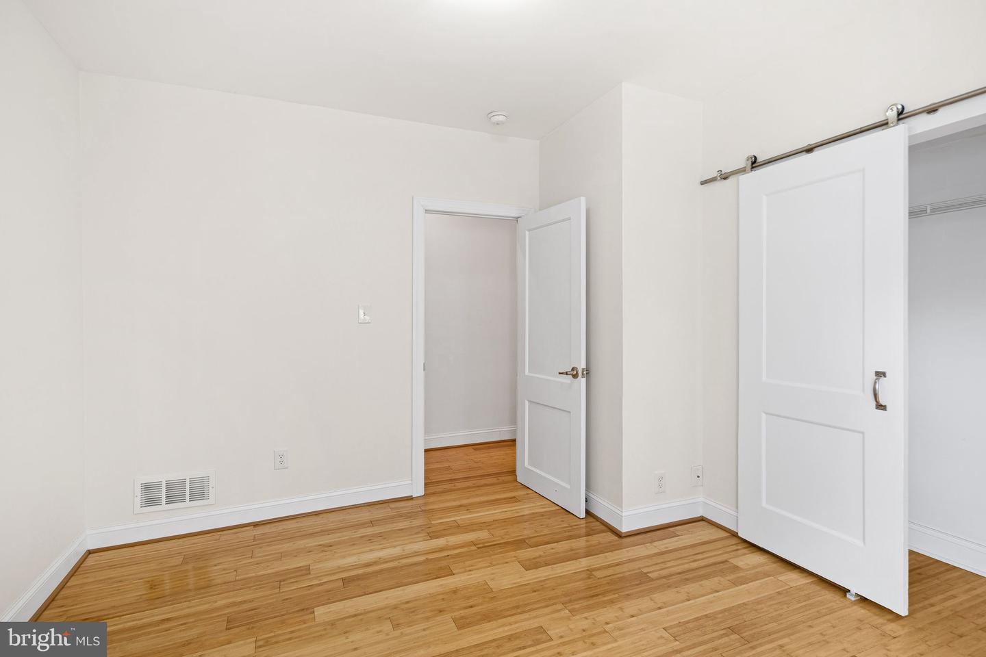 550 E Washington Ln Property Photo 32