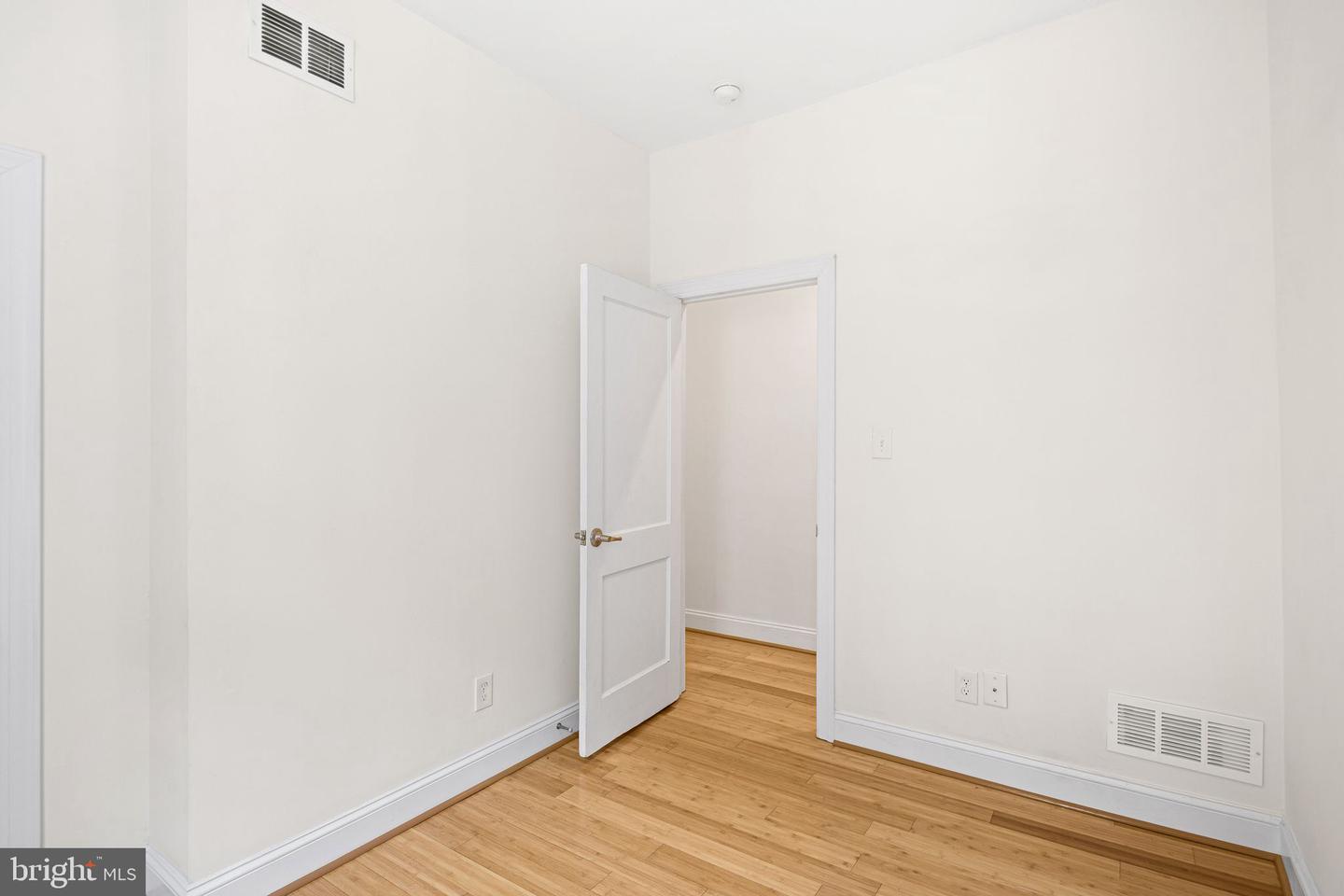 550 E Washington Ln Property Photo 33
