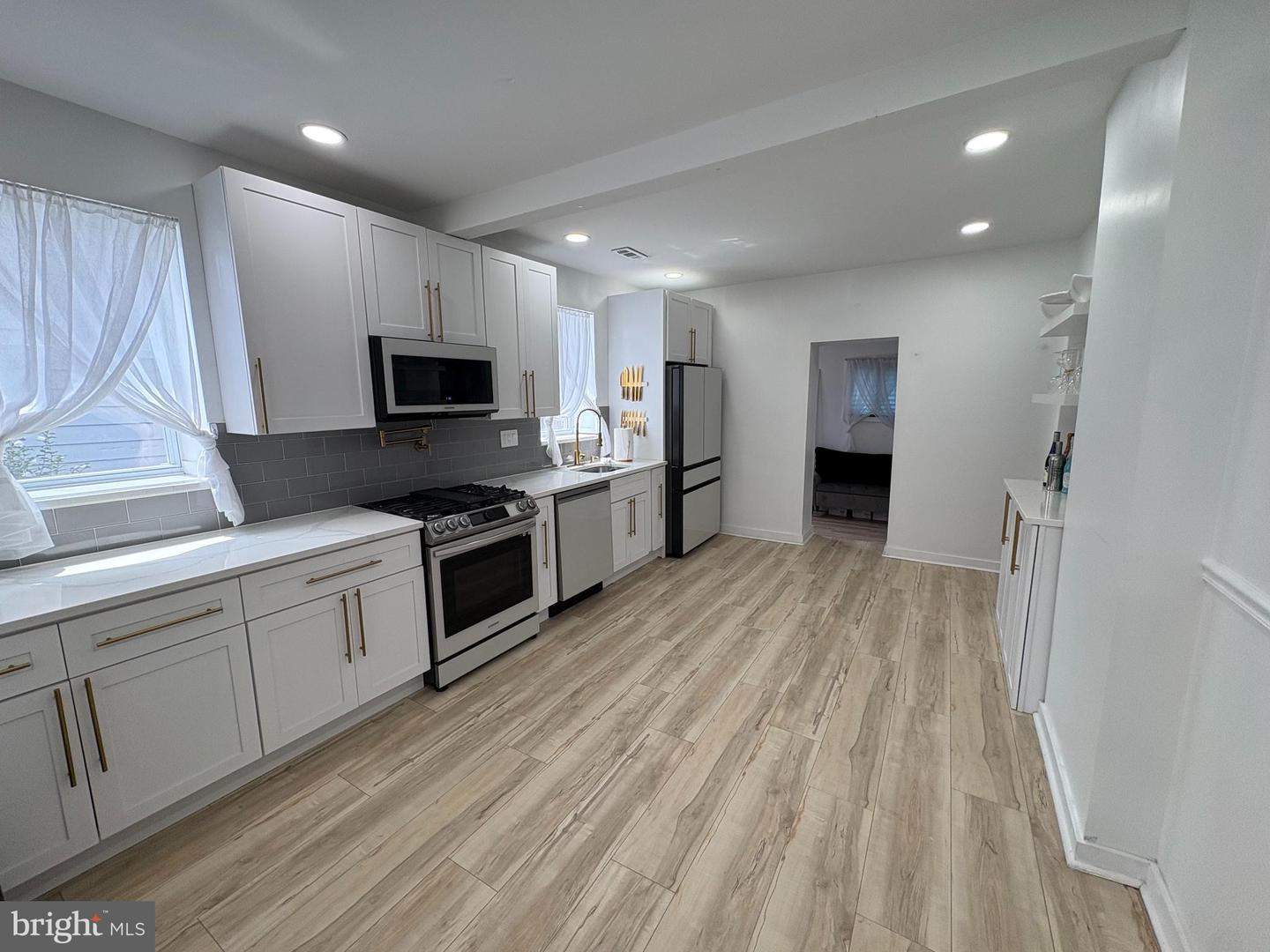 7768 Ditman St Property Photo 6