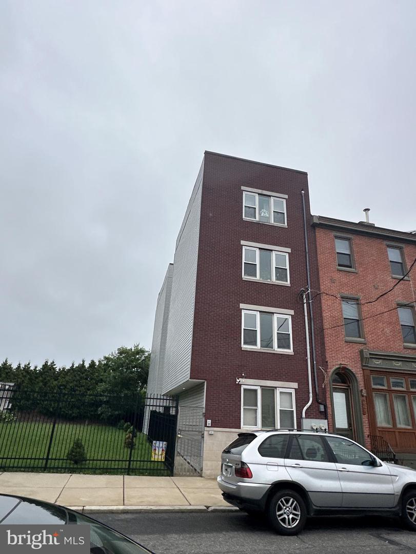 811 N Franklin St Property Photo 1